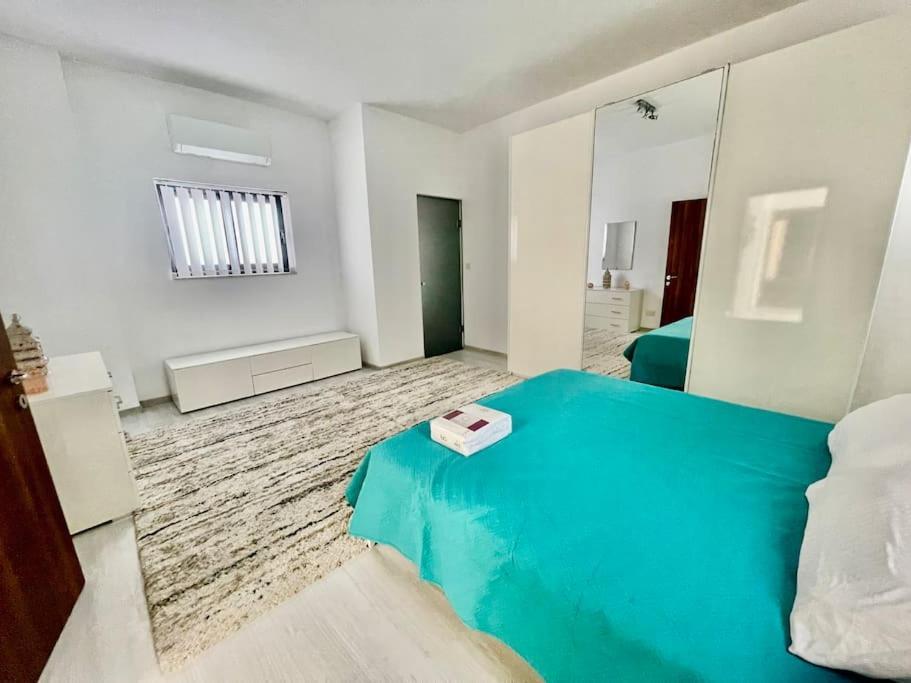 Sea View Penthouse In Tas-Sliema Apartamento Exterior foto
