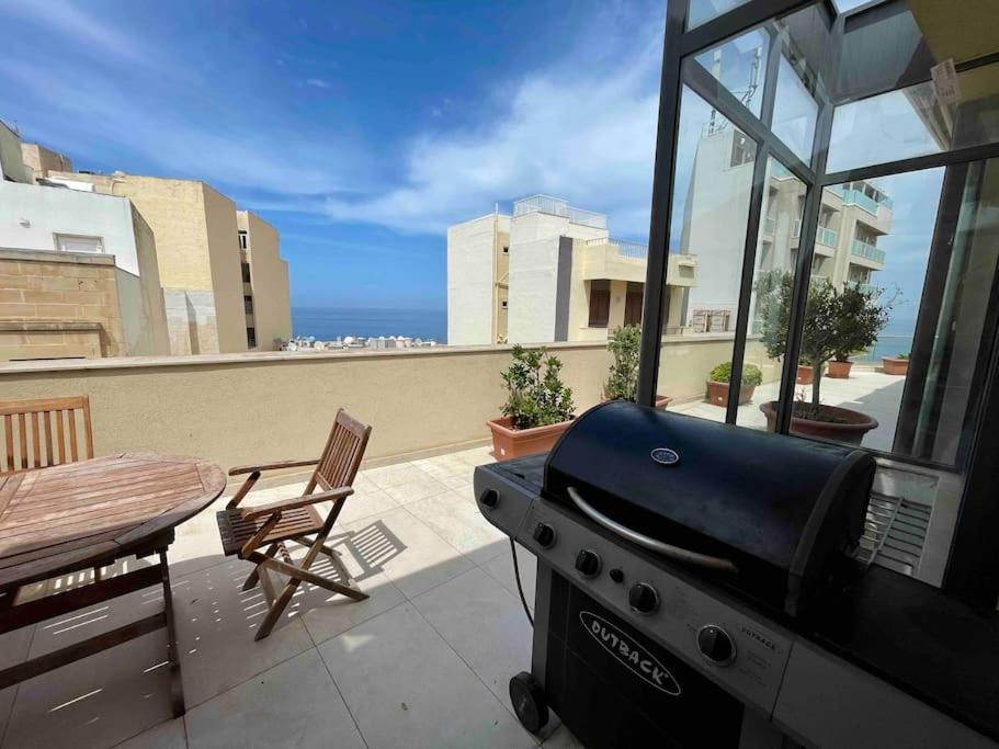 Sea View Penthouse In Tas-Sliema Apartamento Exterior foto