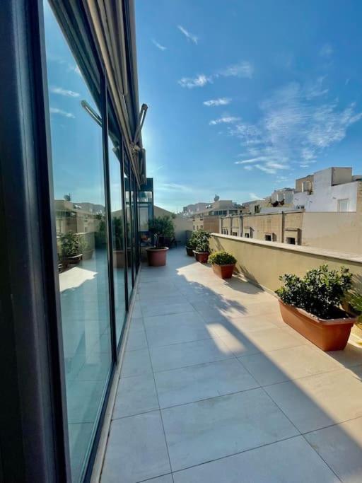 Sea View Penthouse In Tas-Sliema Apartamento Exterior foto